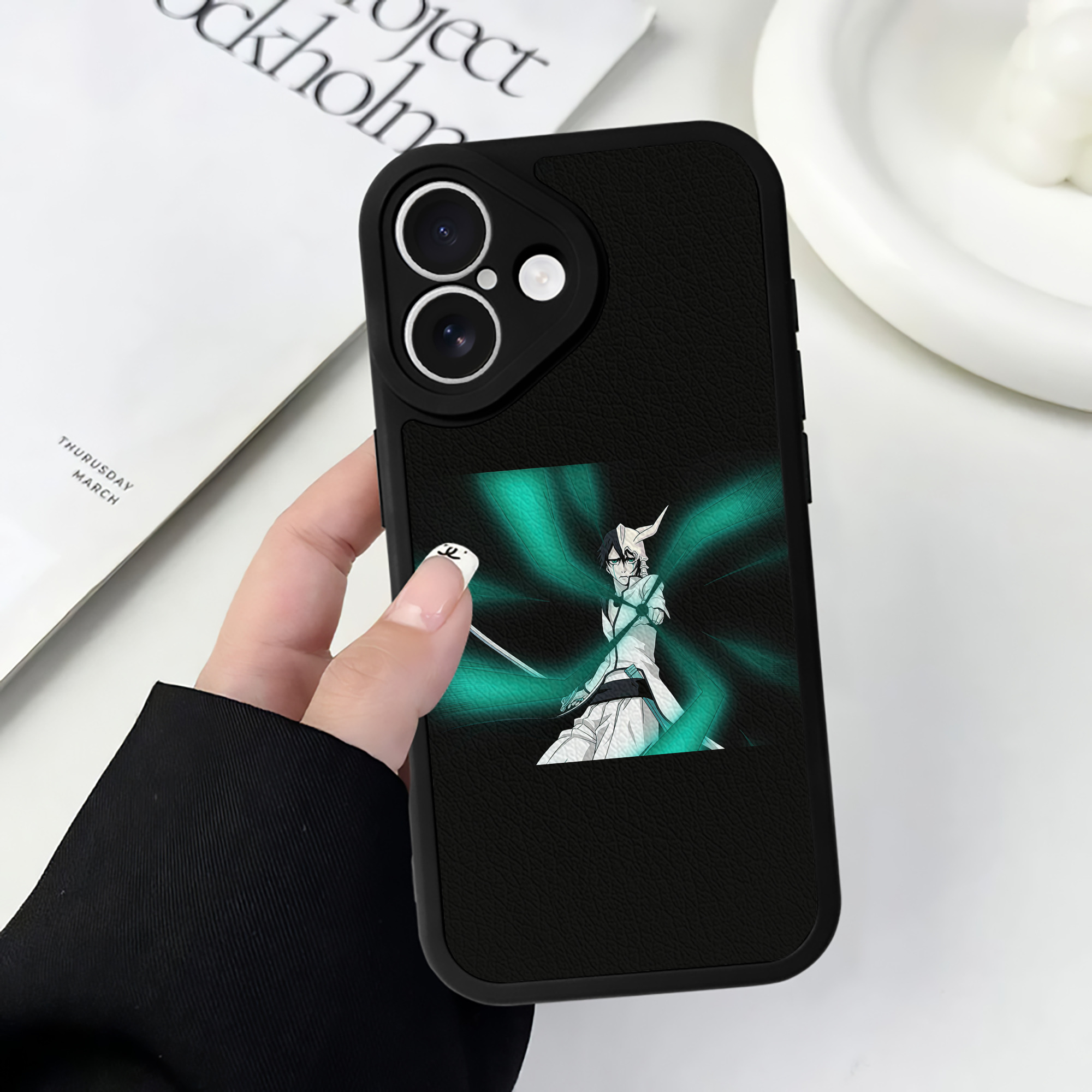 （画像用） ブリーチ ウルキオラ·シファー BLEACH Ulquiorra cifer 【iPhone 16シリーズ対応】シリコンスマホケース（レザー調） 材質：シリコン